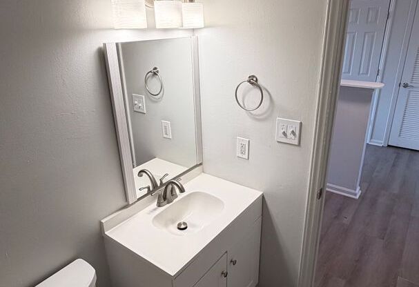 2 beds, 1 bath, 855 sqft, $1,049, Unit 3338-23