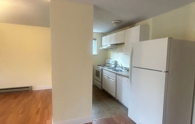 1 bed, 1 bath, 576 sqft, $1,225, Unit 25