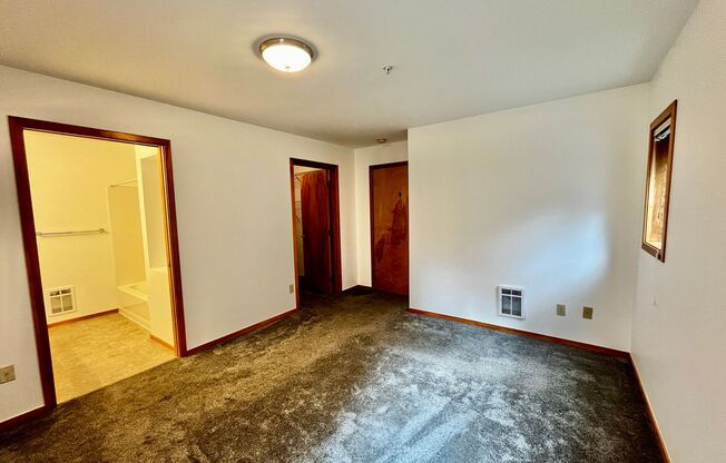 3 beds, 2 baths, $2,200, Unit UNIT B105