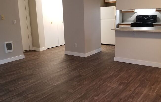 2 beds, 2 baths, 916 sqft, $1,550, Unit 243
