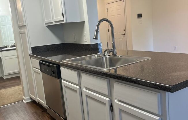 1 bed, 1 bath, 858 sqft, $1,550, Unit 515