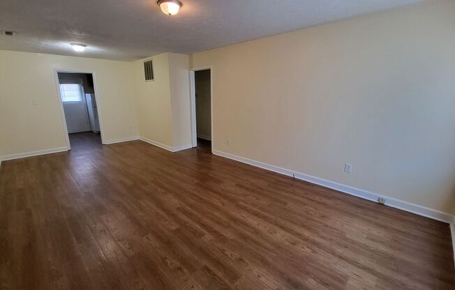 2 beds, 1 bath, $800, Unit 524 West 17th Street