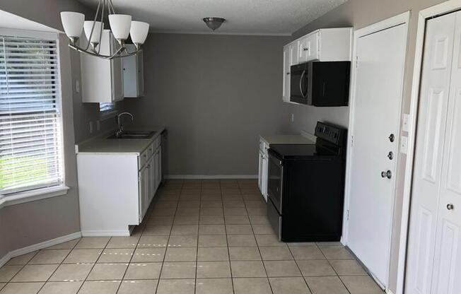 3 beds, 2 baths, 1,184 sqft, $1,895