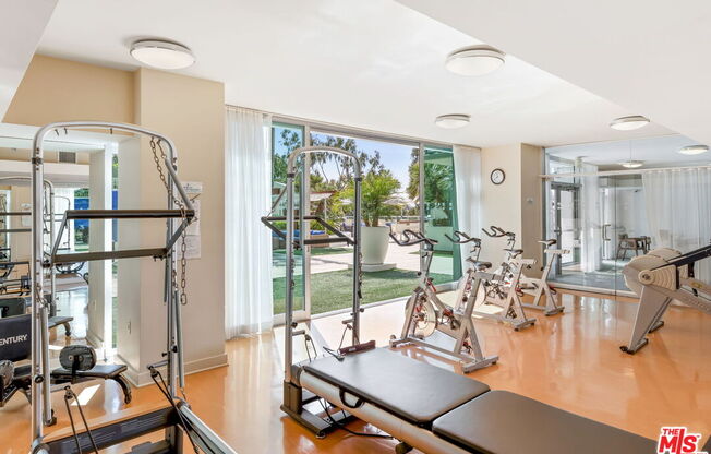 13700 MARINA POINTE DR