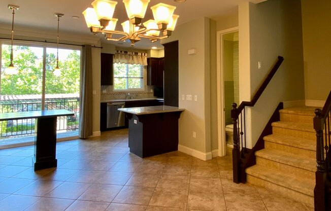 Beautiful 3 Bedroom 2.5 Bath Townhouse in Sunnyvale