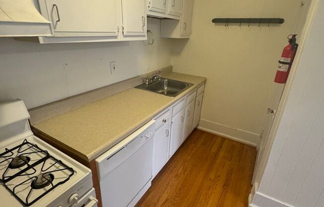 1 bed, 1 bath, $895, Unit Apt 201