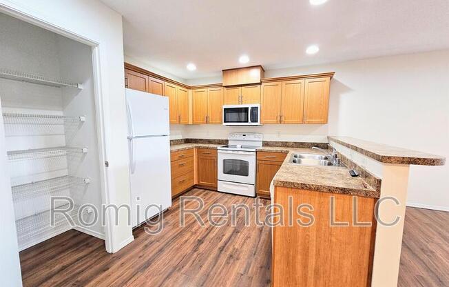 7205 NE 136 CT
