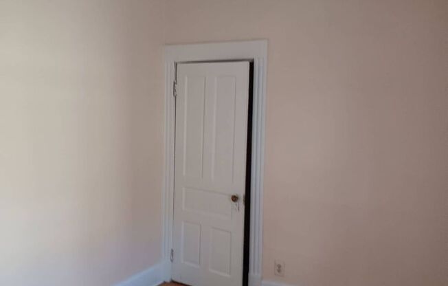 2 beds, 1 bath, $795