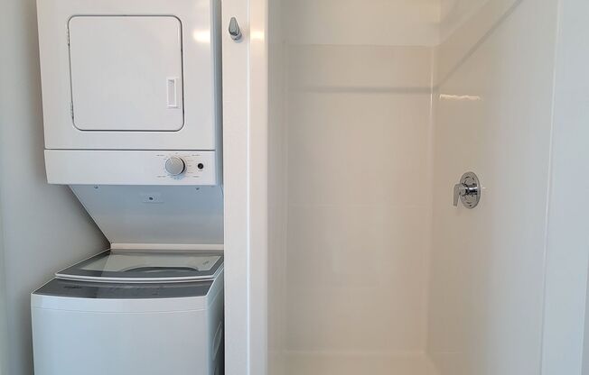 Studio, 1 bath, 403 sqft, $1,590, Unit 520