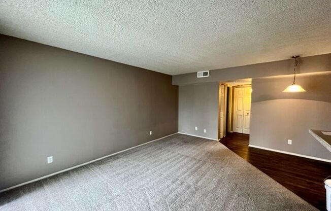 1 bed, 1 bath, 700 sqft, $1,595, Unit 36