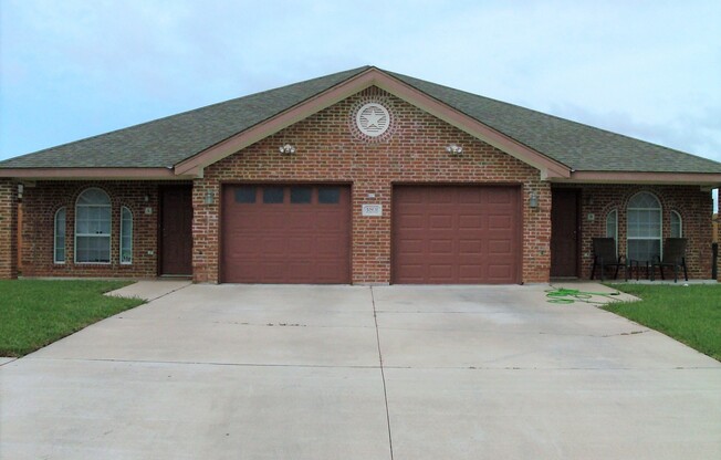 Well-Maintained Home Near Clear Creek Gate Viewable 8/5