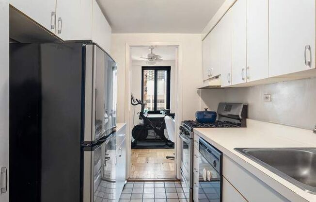 1 bed, 1 bath, $4,900, Unit W10E