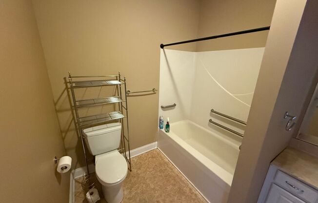 1 bed, 1 bath, 588 sqft, $1,095, Unit Apt 302