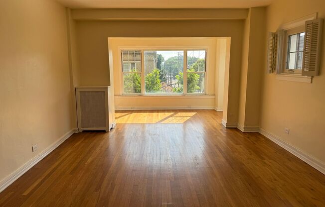 1 bed, 1 bath, 572 sqft, $1,510, Unit Old King Edward 21