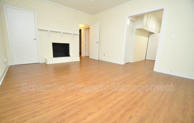 1426 OLD TRINITY CIR