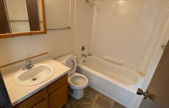 2 beds, 1 bath, 696 sqft, $745, Unit 1002-06-A