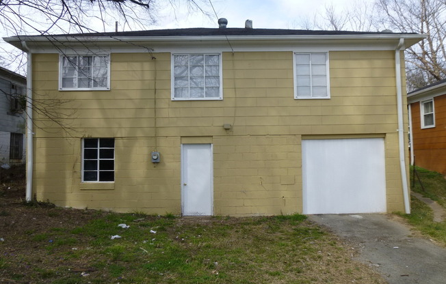 3 beds, 1 bath, $1,100