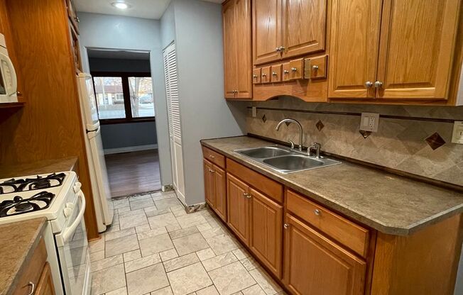 2 beds, 1 bath, $1,550