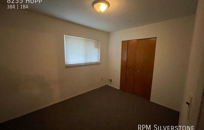 3 beds, 1 bath, 950 sqft, $1,200