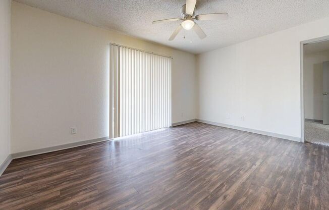 1 bed, 1 bath, 583 sqft, $929, Unit 422