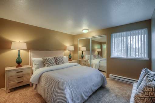 Spacious Bedroom With Comfortable Bed at Woodcreek Apartments, Oregon, 97024