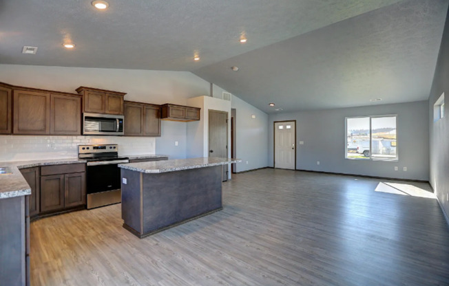 Stunning 2 Bed, 2 Bath Cul-de-sac Rancher in West Plains!