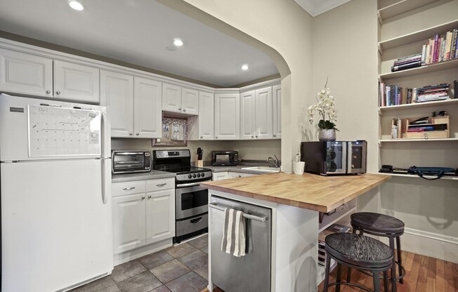 Studio, 1 bath, 521 sqft, $3,200, Unit 5B