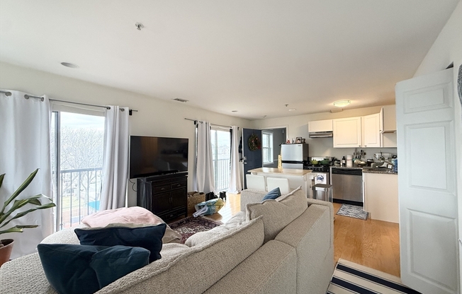 Studio, 1 bath, 650 sqft, $2,680, Unit 404