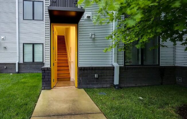 Beautiful Nashville Condo 5 minutes from Downtown!