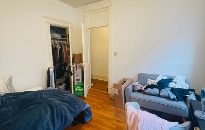 2 beds, 1 bath, 617 sqft, $2,575, Unit 38