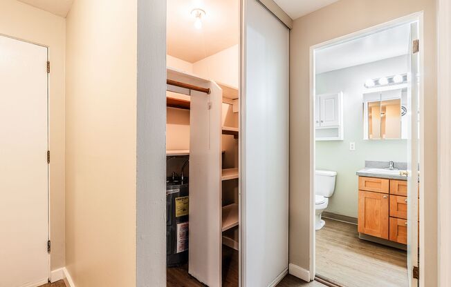 Aladdin Apartments on Greenlake