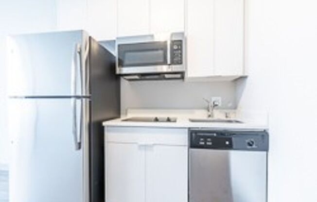 Studio, 1 bath, 330 sqft, $999, Unit 907