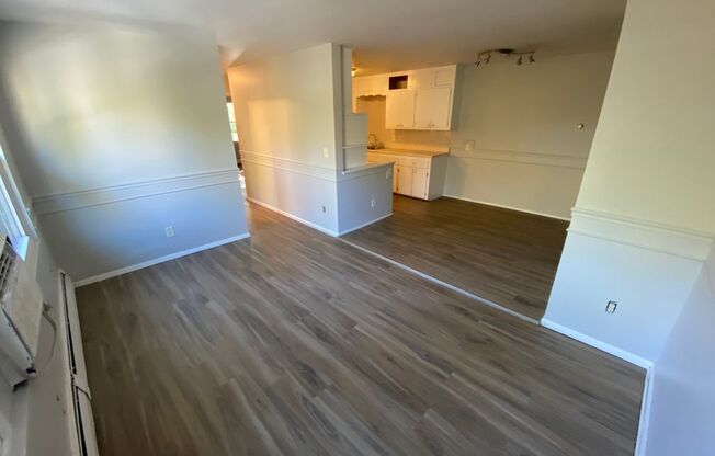 2 beds, 1 bath, 800 sqft, $1,199, Unit 11