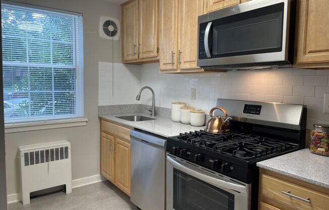 2 beds, 1 bath, 897 sqft, $2,335, Unit C-01