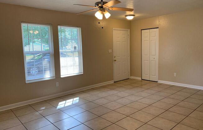 3 beds, 1 bath, 1,016 sqft, $1,395, Unit 3920 NE 1 TER
