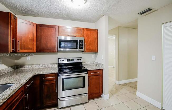 20015 W OAKMONT CIR