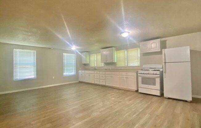 3 beds, 1 bath, $995