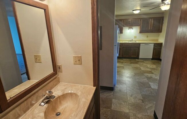 1 bed, 1 bath, 1,078 sqft, $1,229, Unit 1401 096