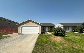 3bed, 2bath 1,160sq.ft. 2car garage home in Central Caldwell location **HALF OFF FIRST MONTH RENT**