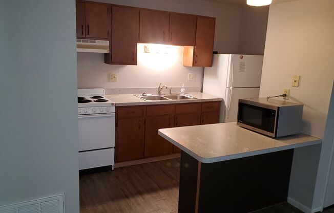 1 bed, 1 bath, $525, Unit Apt 5 - middle floor