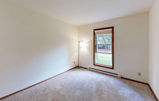 2 beds, 1 bath, 965 sqft, $1,650, Unit 7726RD
