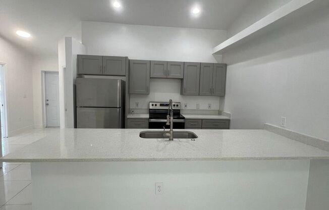 Beautiful Modern Duplex AVAILABLE NOW!