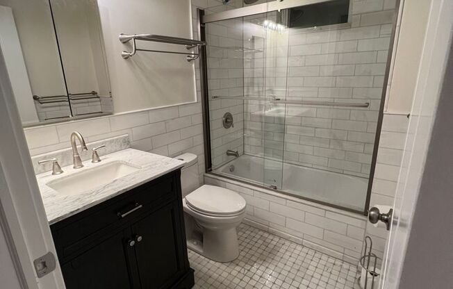 2 beds, 1 bath, $2,100