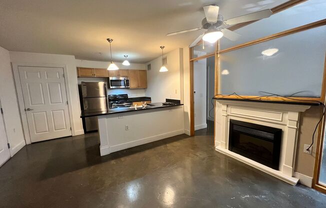 1 bed, 1 bath, 543 sqft, $1,122, Unit C03