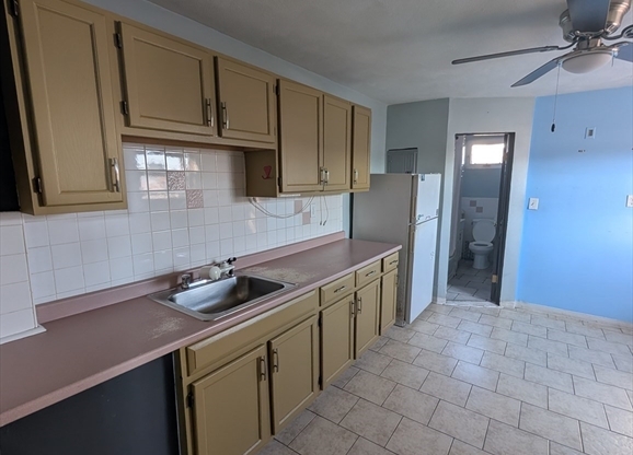 1 bed, 1 bath, 600 sqft, $2,000, Unit 2D