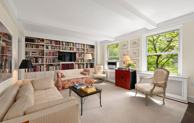 225 E 79 ST