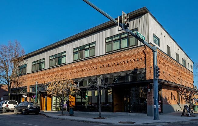 4th &amp; Lakeside