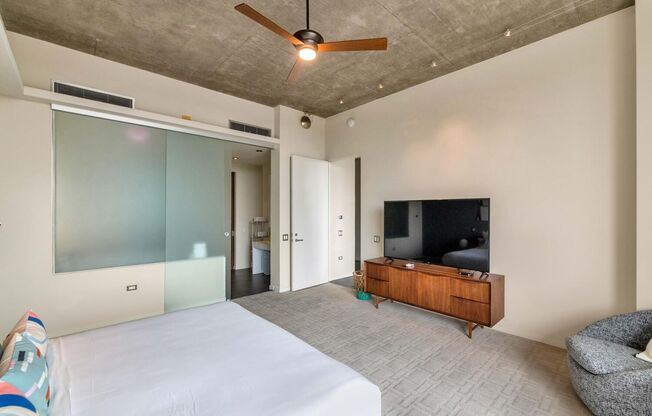 2 beds, 3 baths, $6,495