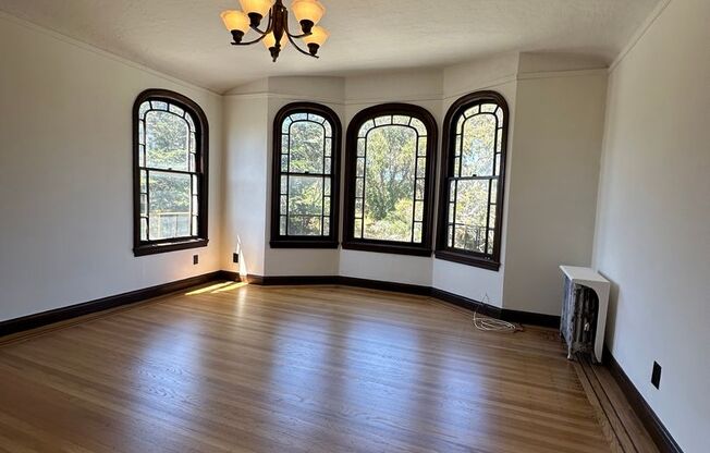 225 Lincoln Way (1022r)