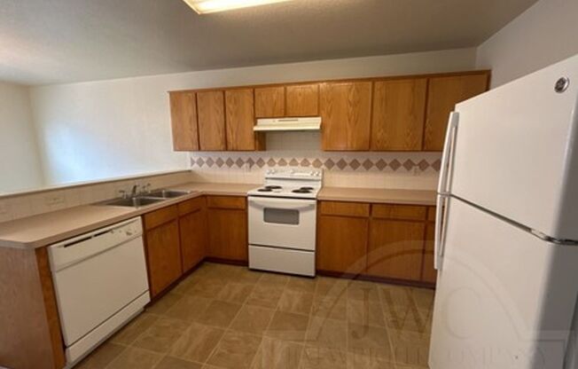 3 beds, 2 baths, $875, Unit 3307 Toledo Unit A